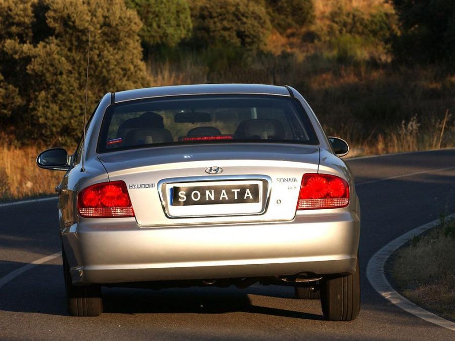  Hyundai Sonata 2001 года  (фото 7 из 16)